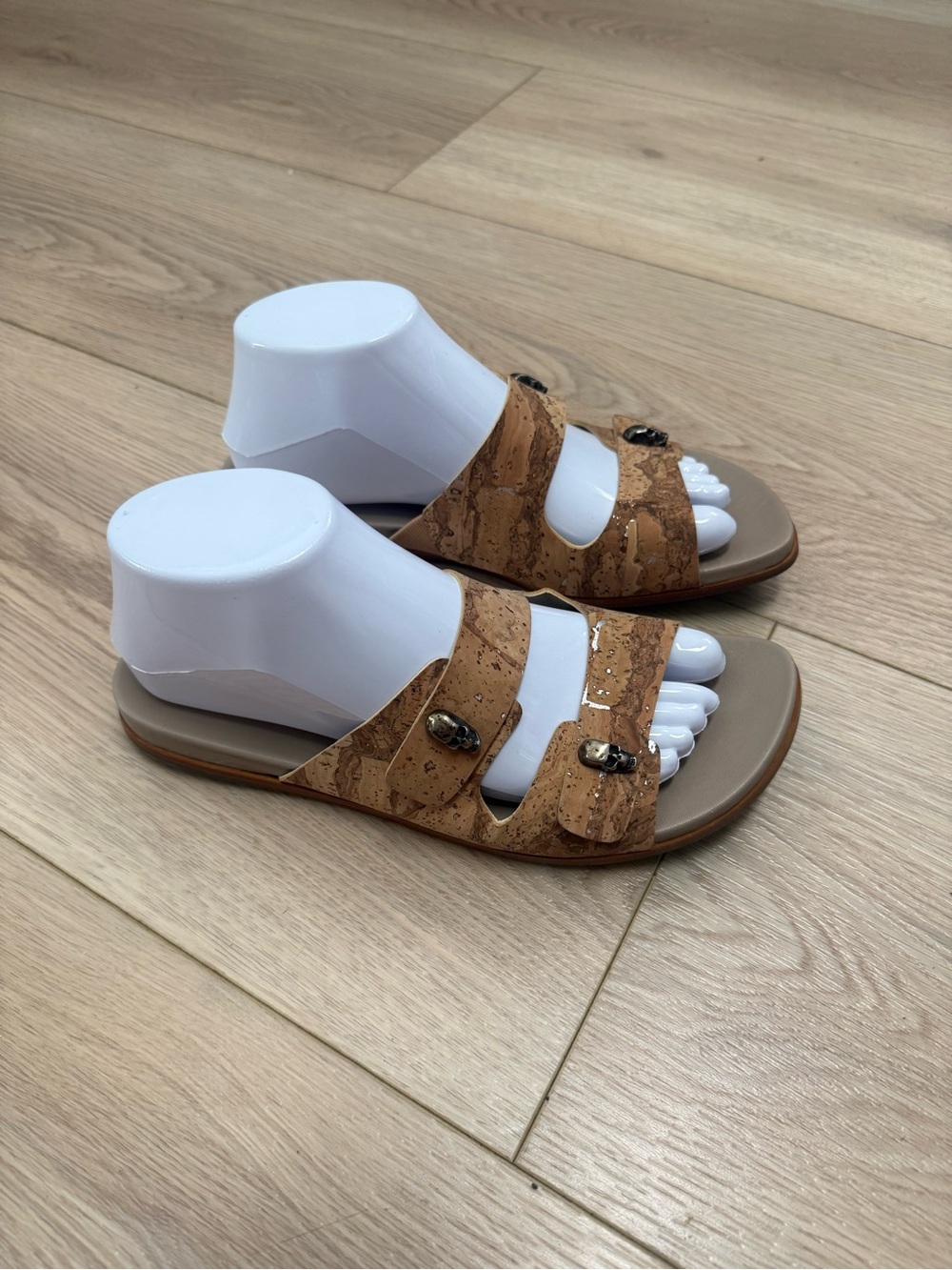 Donald J Pliner cork slip-on sandals featuring metal skulls woman’s size 7.5